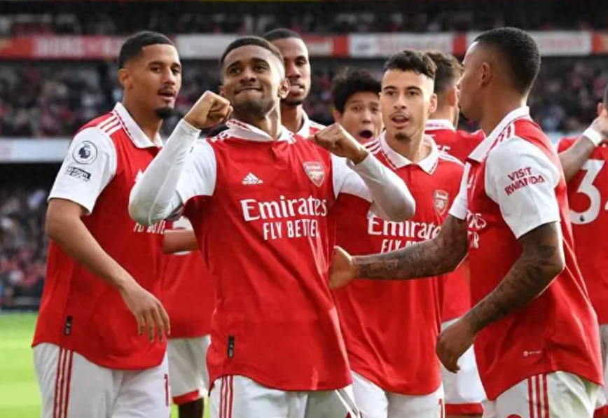 青春枪手欧冠狂飙，双线领跑书写传奇